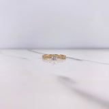 Anillo Solitario Churumbela 1.9gr / T6 1/4 / Circones Blancos Oro Amarillo &