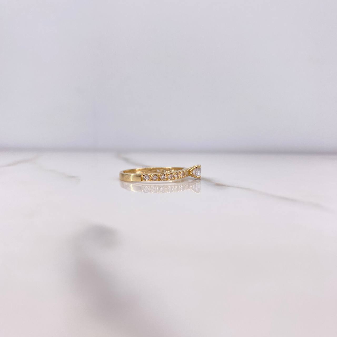 Anillo Solitario Churumbela 1.9gr / T6 1/4 / Circones Blancos Oro Amarillo &