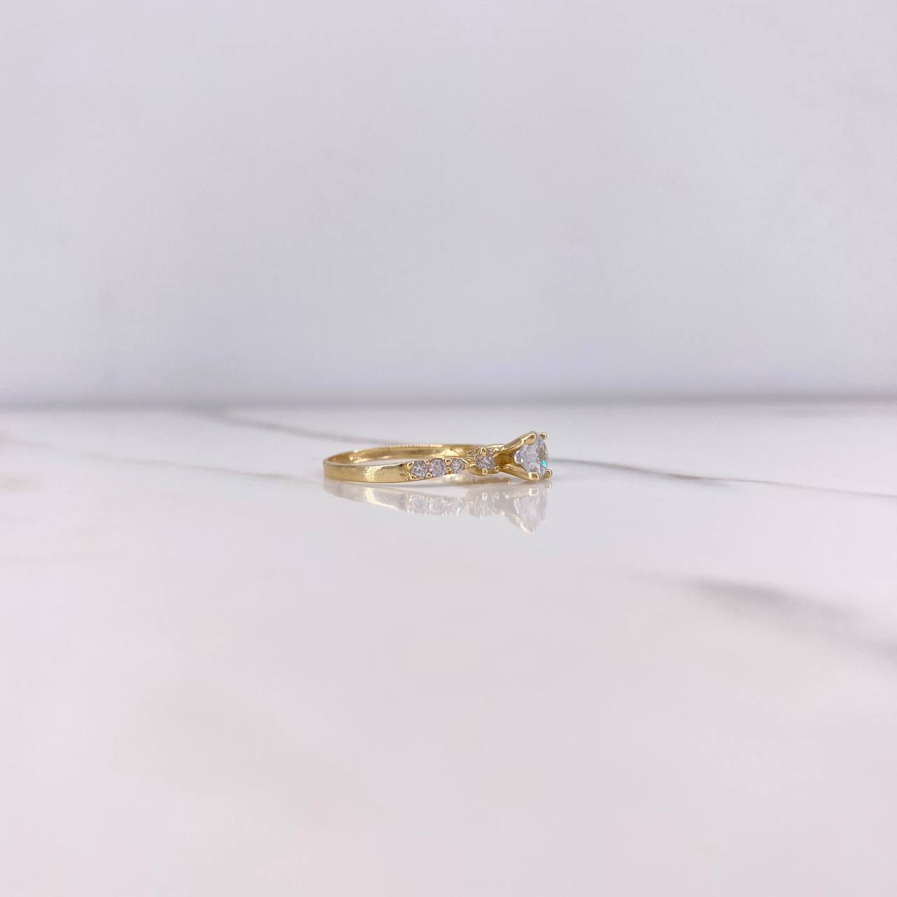 Anillo Solitario Churumbela 1.75gr / T5 3/4 / Circones Blancos Oro Amarillo &