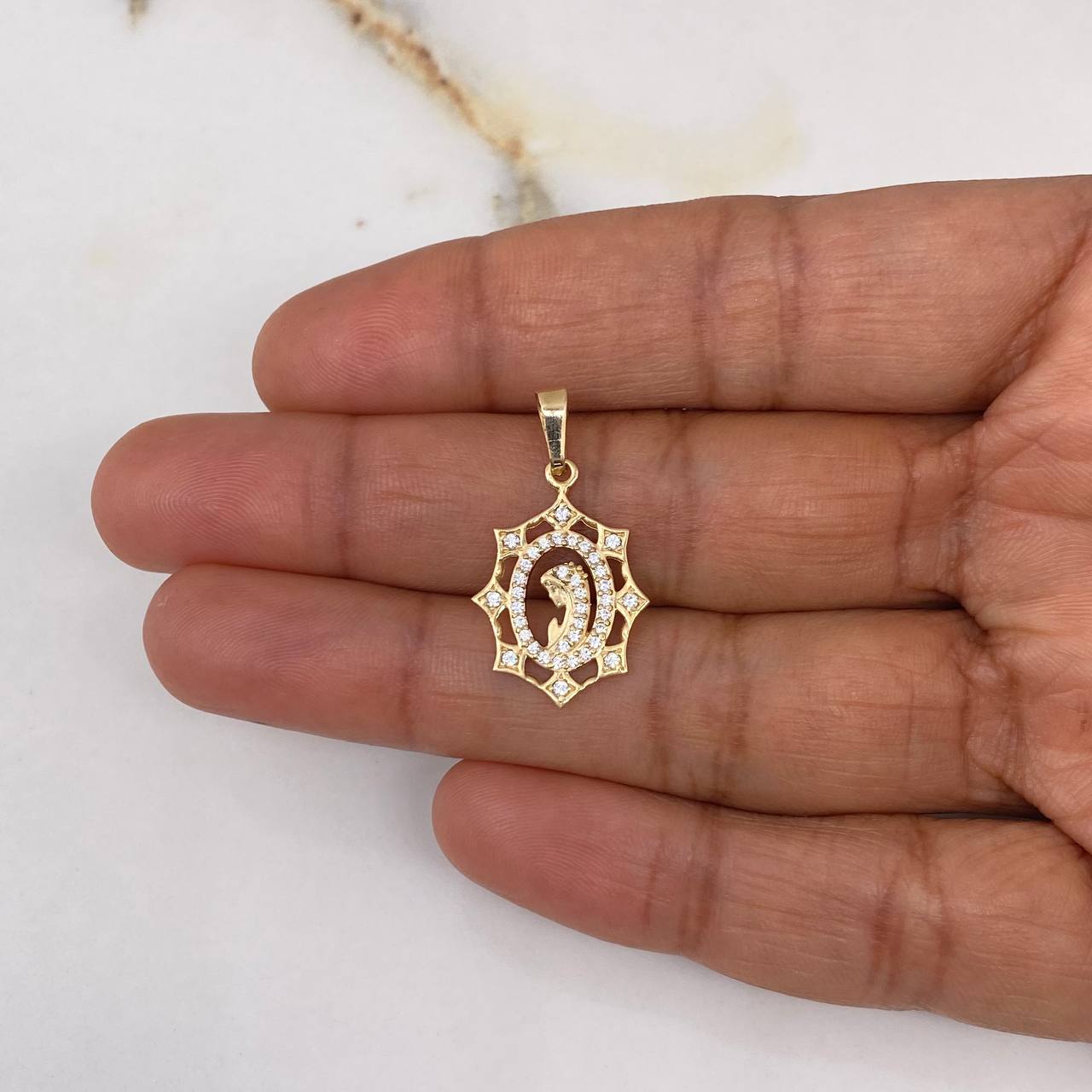 Dije Virgen María 1.5gr / 2.7cm / Circones Blancos Oro Amarillo $
