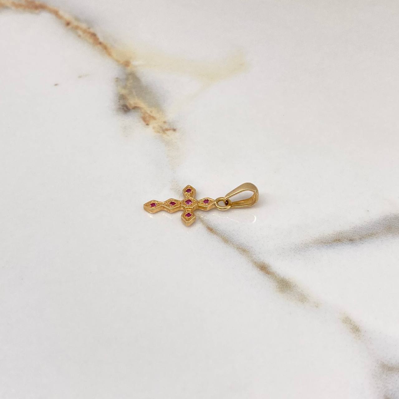 Dije Cruz  1.25gr / 2.5cm / Circones Fucsias Oro Rosa $