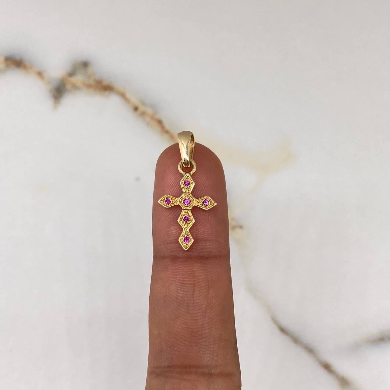 Dije Cruz  1.25gr / 2.5cm / Circones Fucsias Oro Rosa $