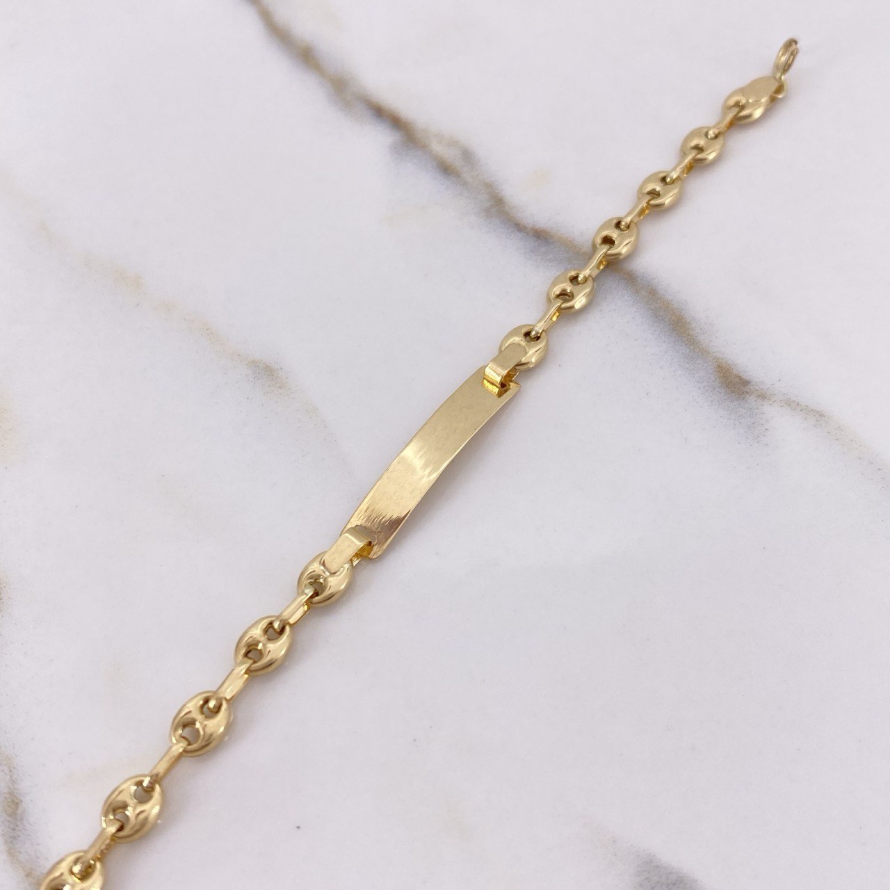 Pulso Bebé GC 2.45gr / 14cm / 4mm Placa Rectangular Lisa Oro Amarillo $