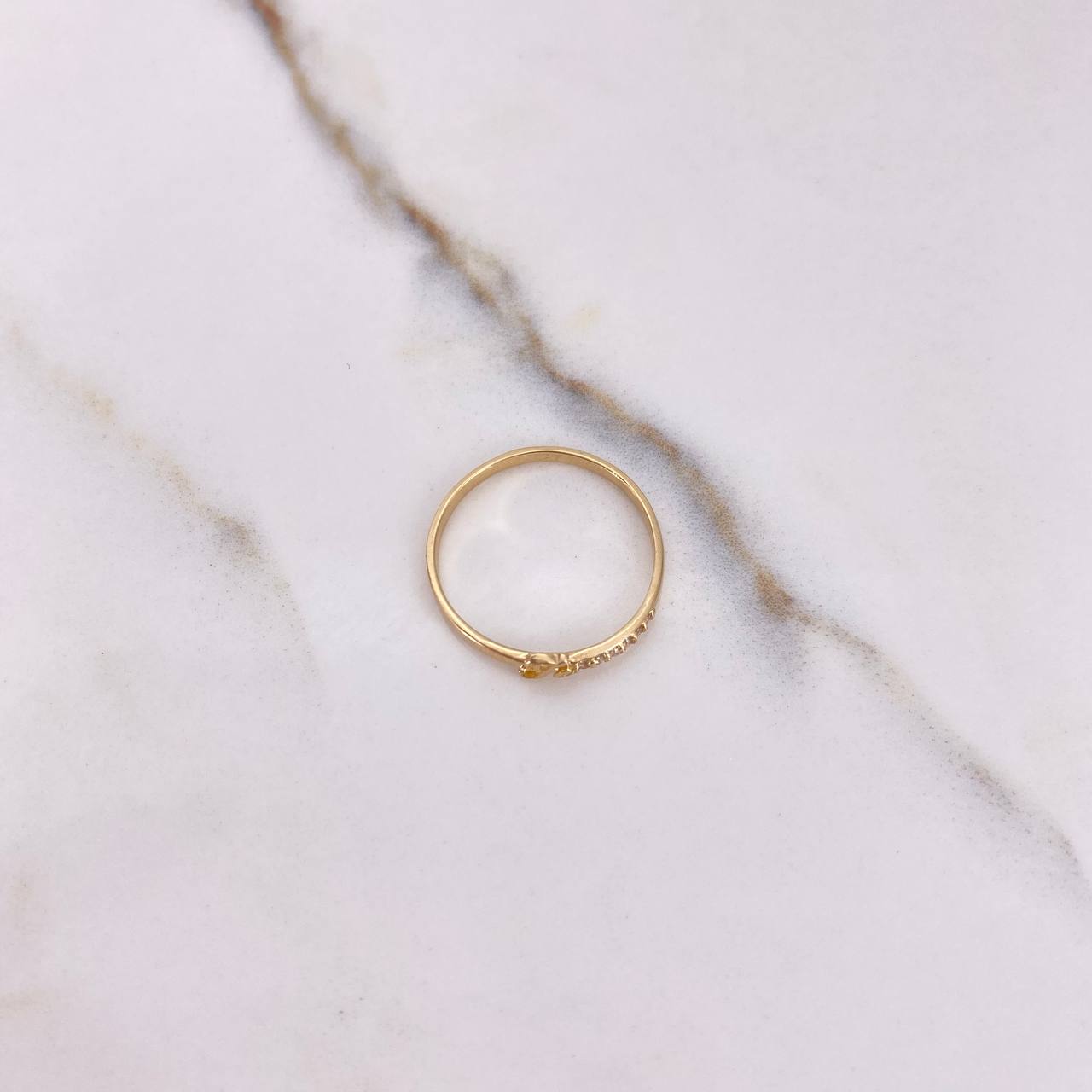 Anillo Fe 1.2gr / T9 / Circones Blancos Oro Amarillo $
