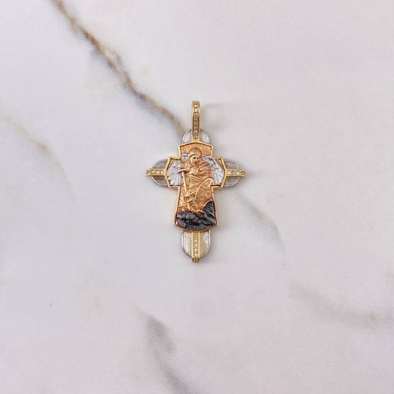 Dije San Miguel 8.1gr / 4.3cm / Circones Blancos Tres Oros $