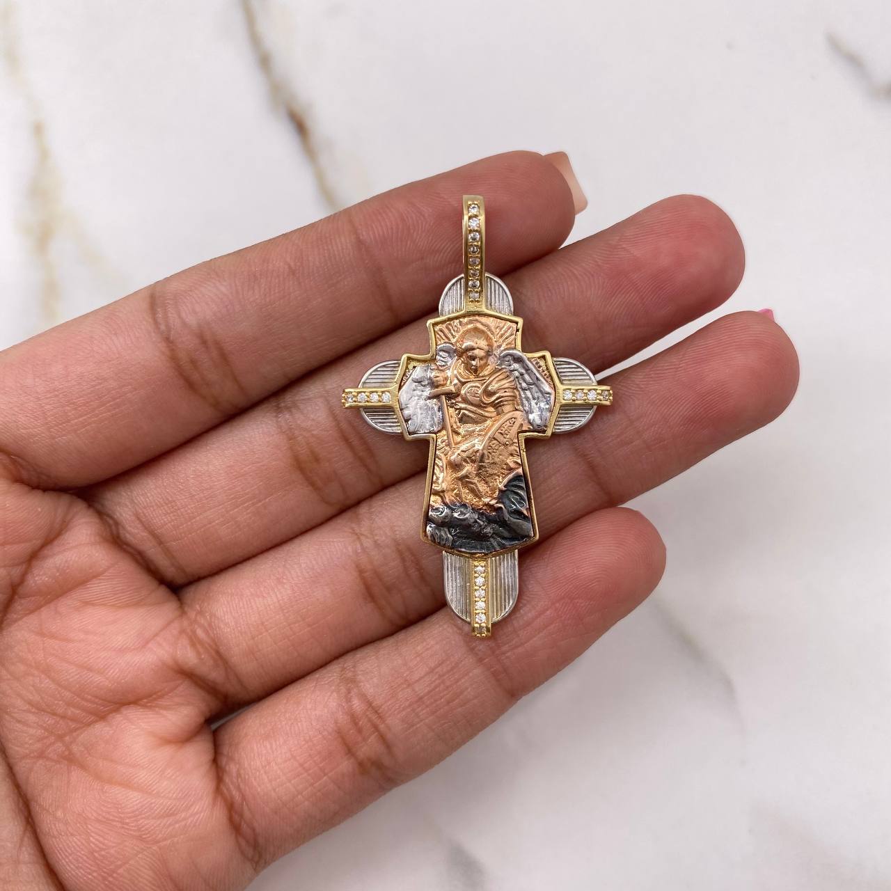 Dije San Miguel 8.1gr / 4.3cm / Circones Blancos Tres Oros $