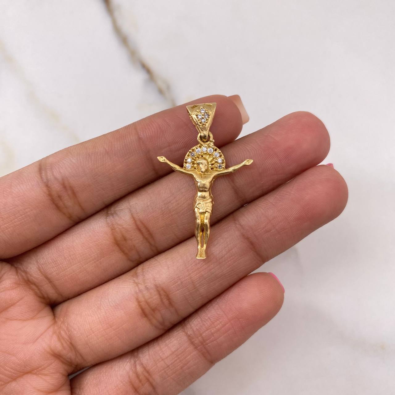 Dije Cristo 3.05gr / 3cm / Circones Blancos Oro Amarillo $
