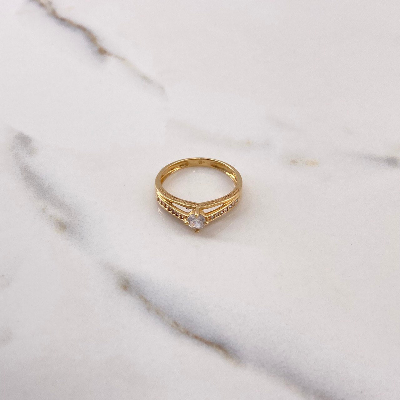 Anillo Arco Doble 2.2gr / T6 1/2 / Circones Blancos Oro Amarillo $