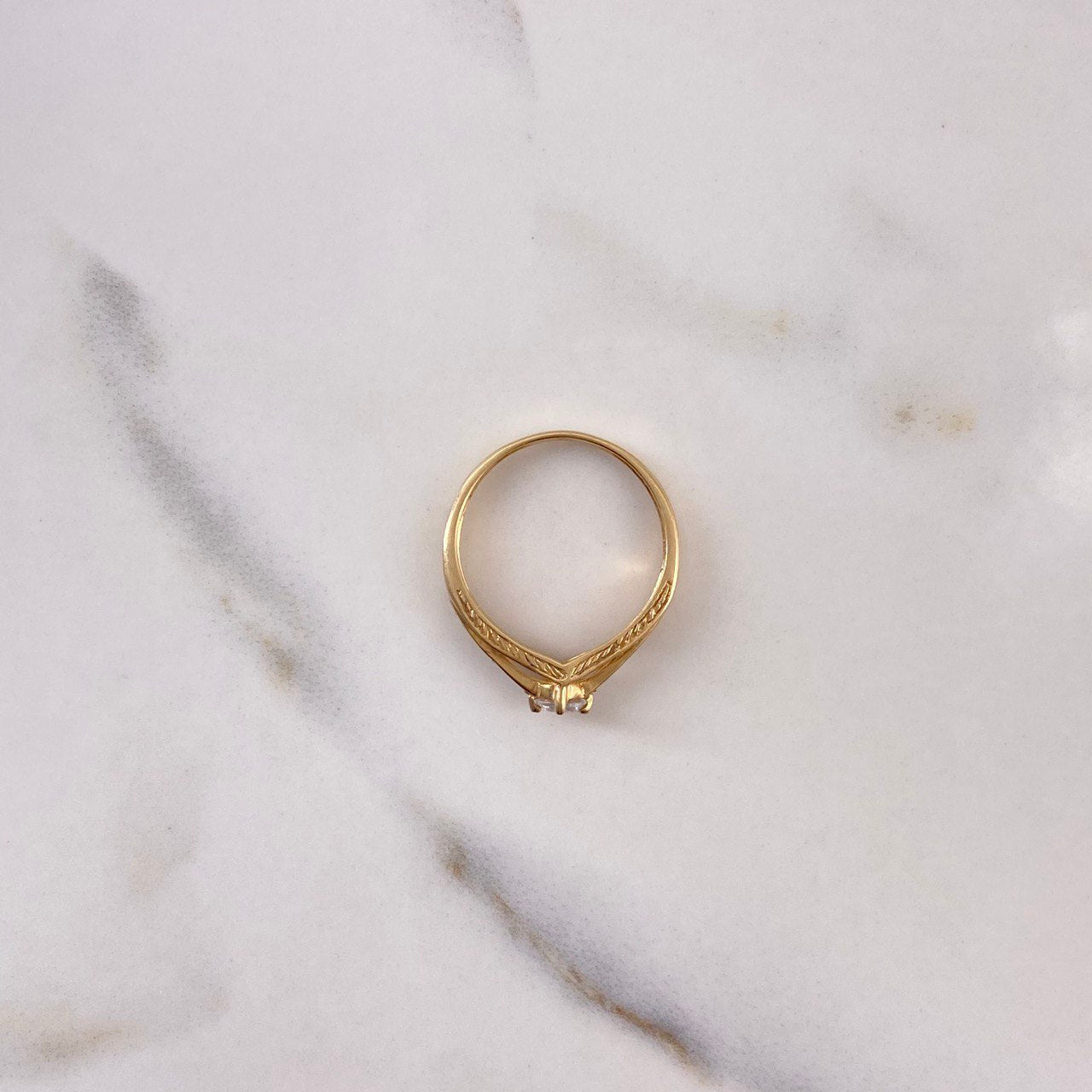 Anillo Arco Doble 2.2gr / T6 1/2 / Circones Blancos Oro Amarillo $