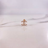 Dije CC 0.5gr / 1.4cm / Circones Blancos Oro Rosa $
