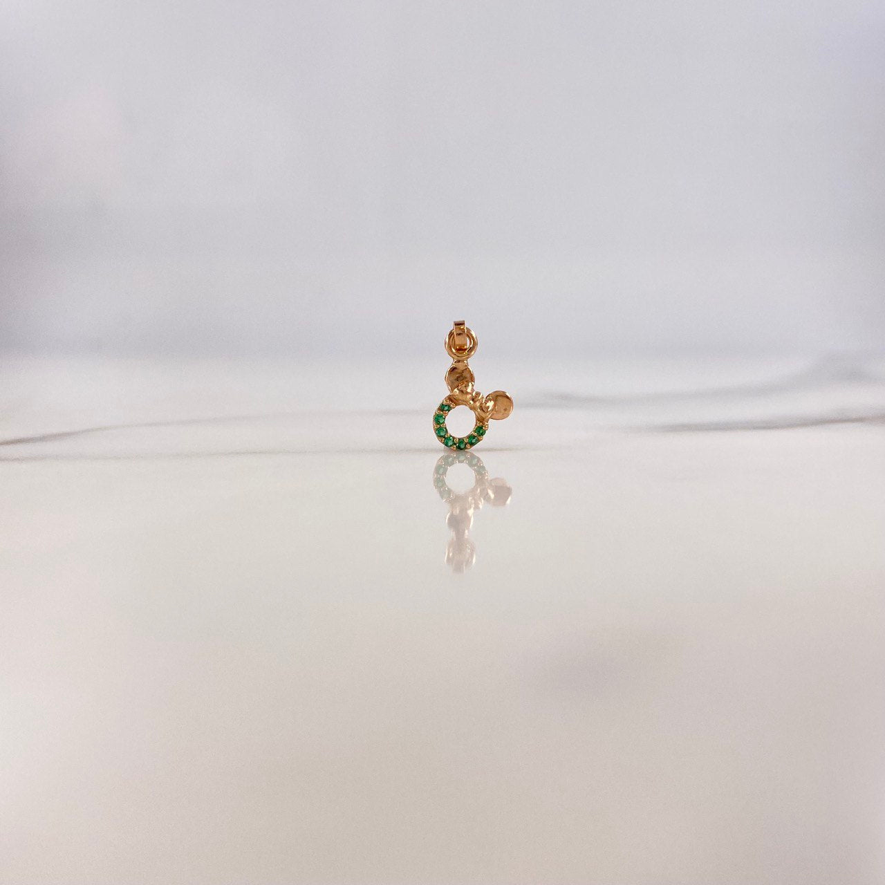 Dije Minnie Mouse 0.3gr / 1.5cm / Circones Verdes Oro Rosa $