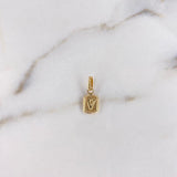 Dije Marco Letra V 0.35gr / 1.5cm / Liso Oro Amarillo $
