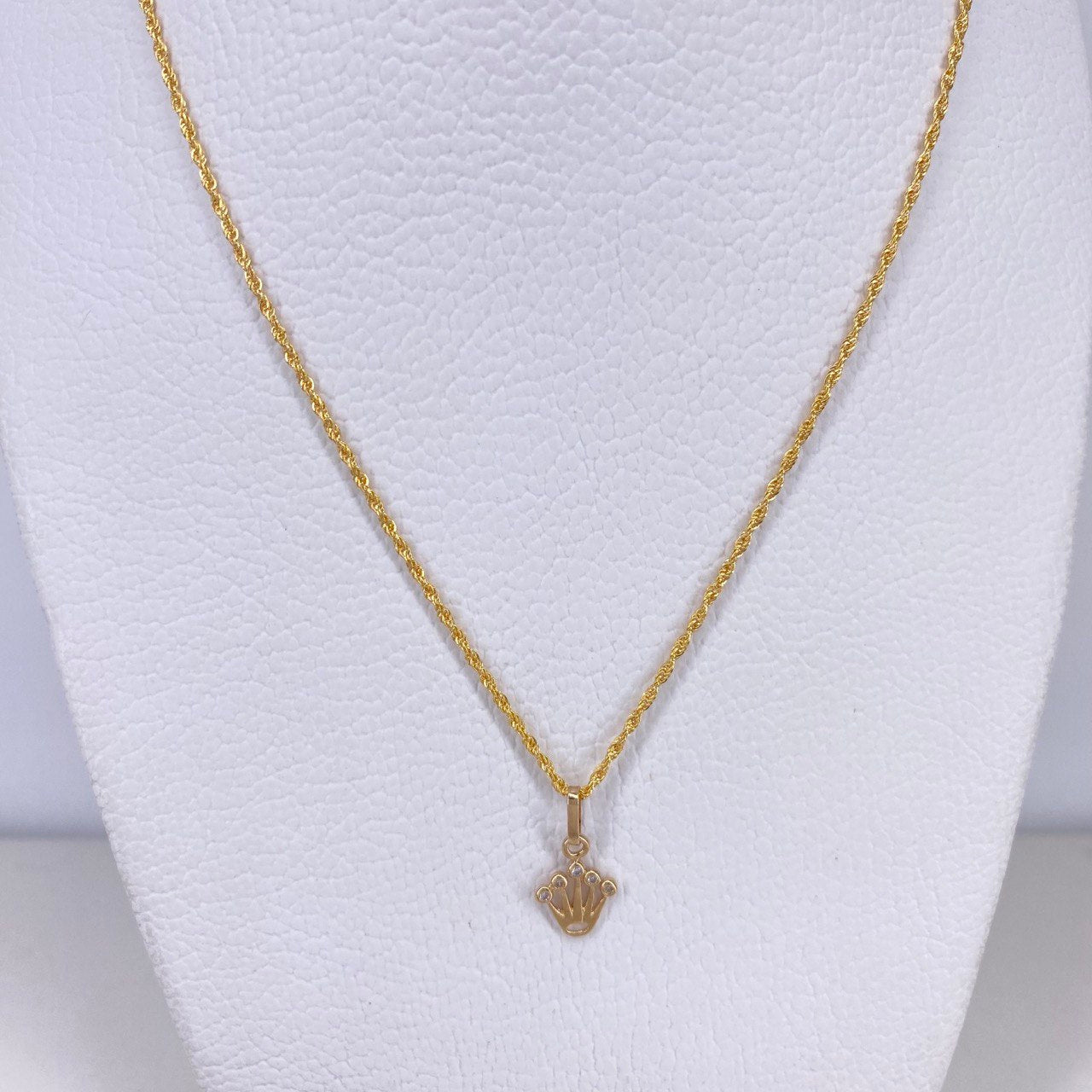 Cadena Lazo 0.95gr / 50cm + Dije Corona Circones Blancos 0.40gr / 1.5cm Oro Amarillo (Oferta) $