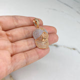 Dije Gorra AD 8.45gr / 3.5cm / Circones Blancos Oro Rosa $