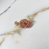 Dije Gorra NY 8.95gr / 3.5cm / Circones Fucsia Dos Oros Amarillo Blanco $