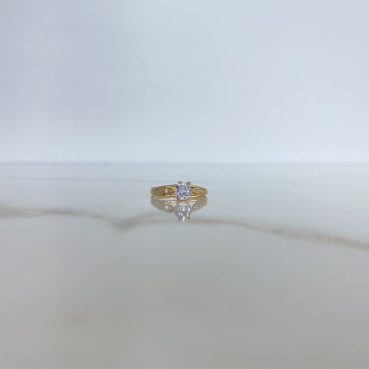 Anillo Solitario 1.95gr / T6 / Hoja Circones Blancos Oro Amarillo &