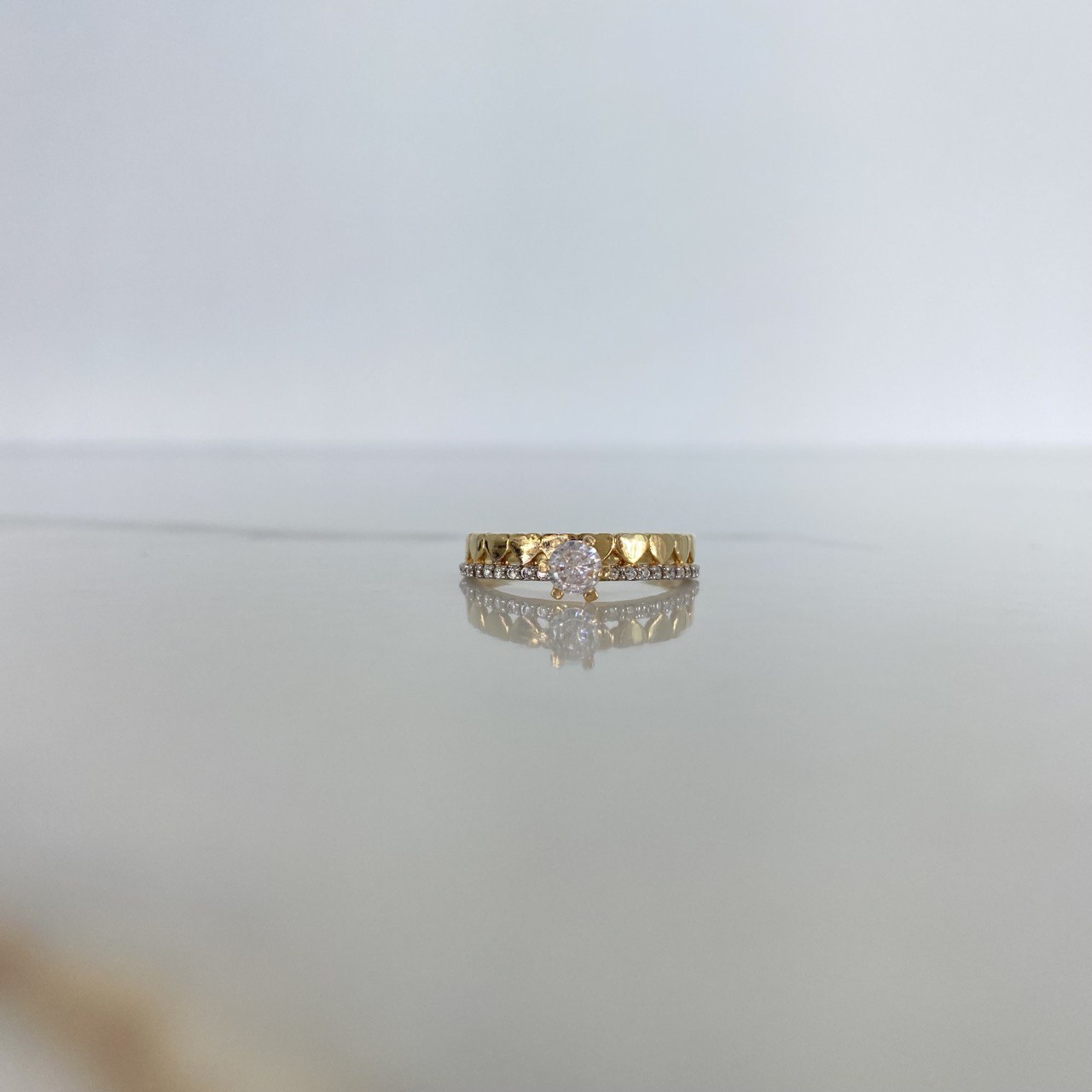Anillo Solitario Corazones Lineas 2.2gr / T6 1/4 / Circones Blancos Oro Amarillo &