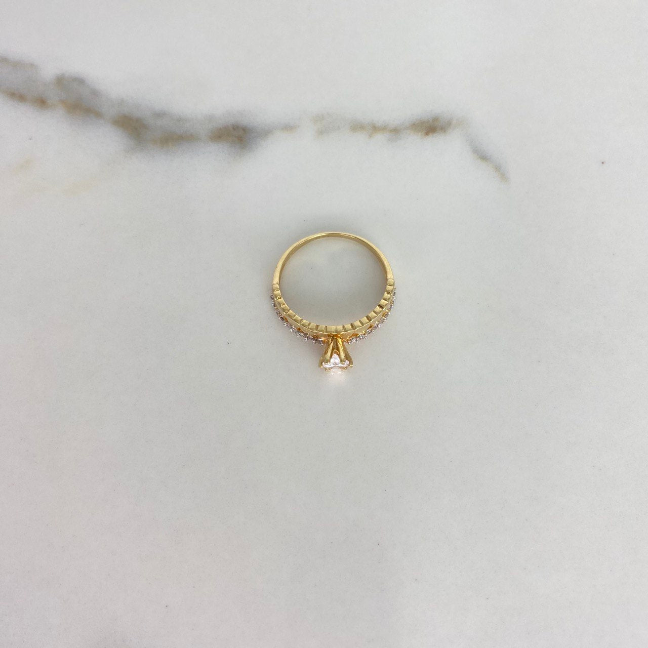 Anillo Solitario Corazones Lineas 2.2gr / T6 1/4 / Circones Blancos Oro Amarillo &