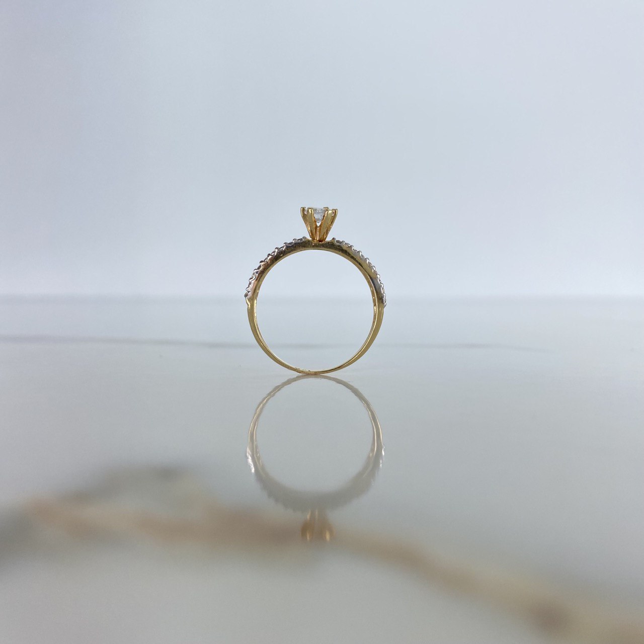 Anillo Solitario Corazones Lineas 2.2gr / T6 1/4 / Circones Blancos Oro Amarillo &