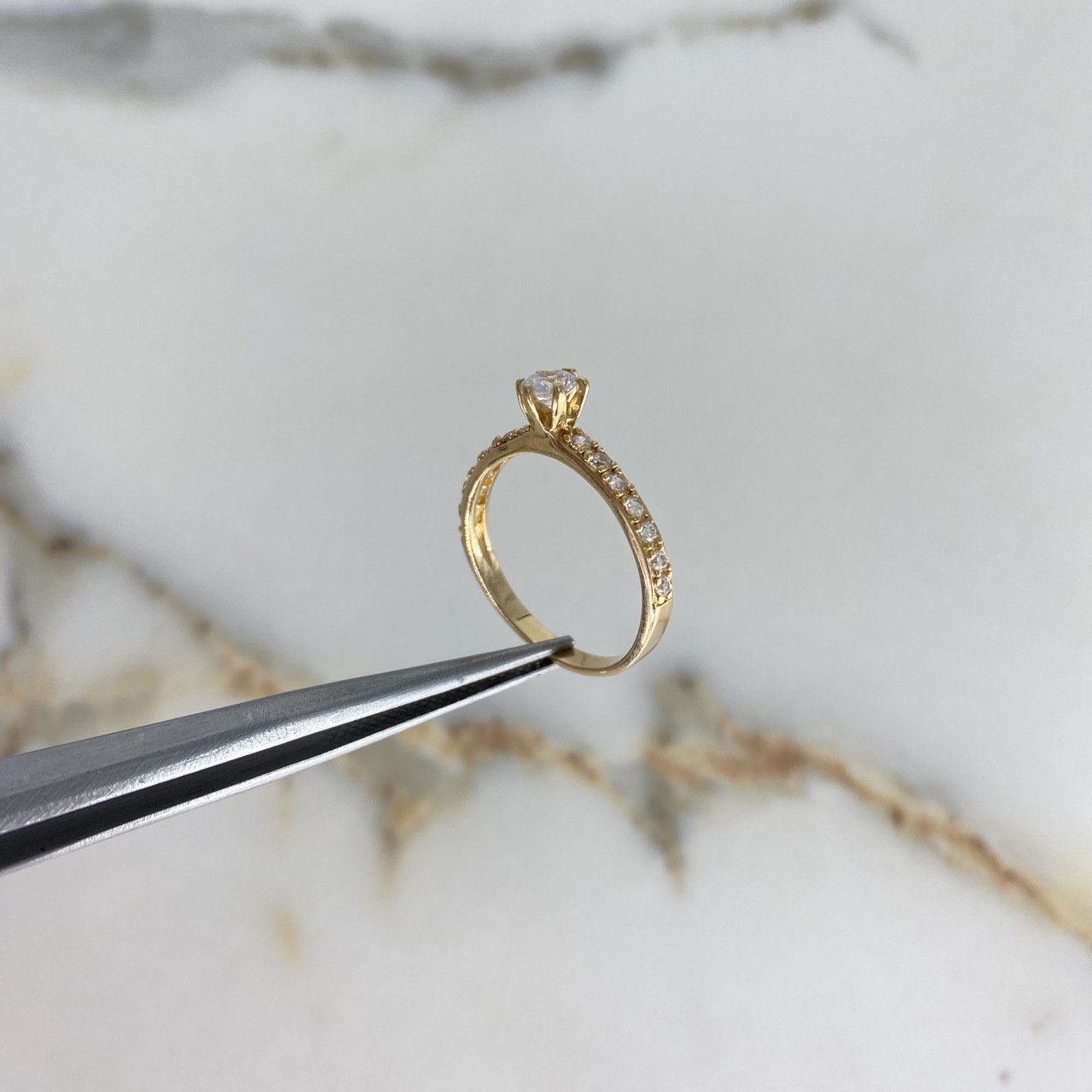 Anillo Solitario 2.15gr / T6 / Circones Blancos Oro Amarillo &