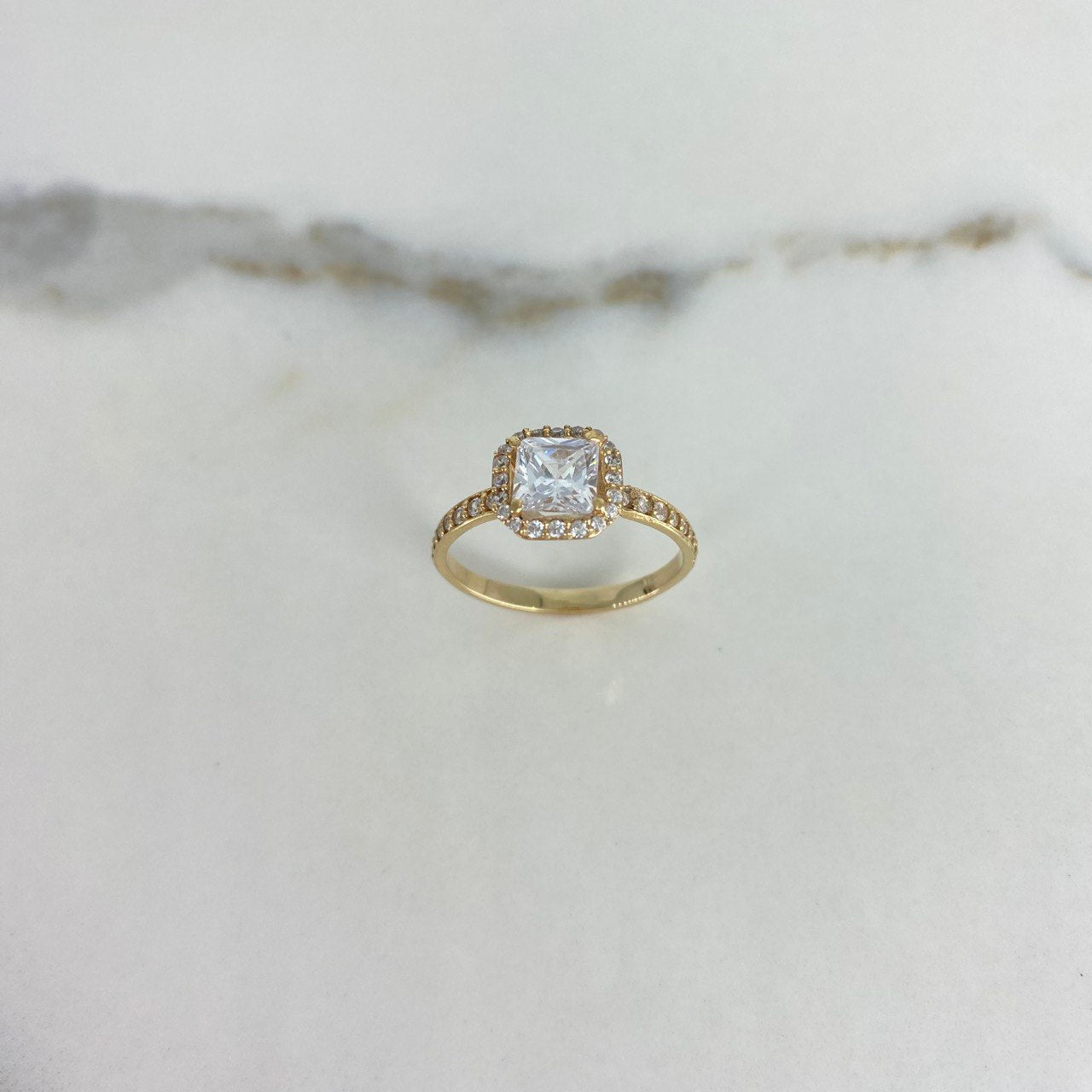 Anillo Solitario Halo 3.25gr / T8 1/4 / Circones Blancos Oro Amarillo &