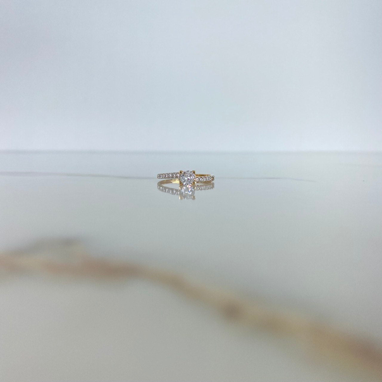 Anillo Linea Invertida 1.6gr / T6 / Solitario Circones Blancos Oro Amarillo &