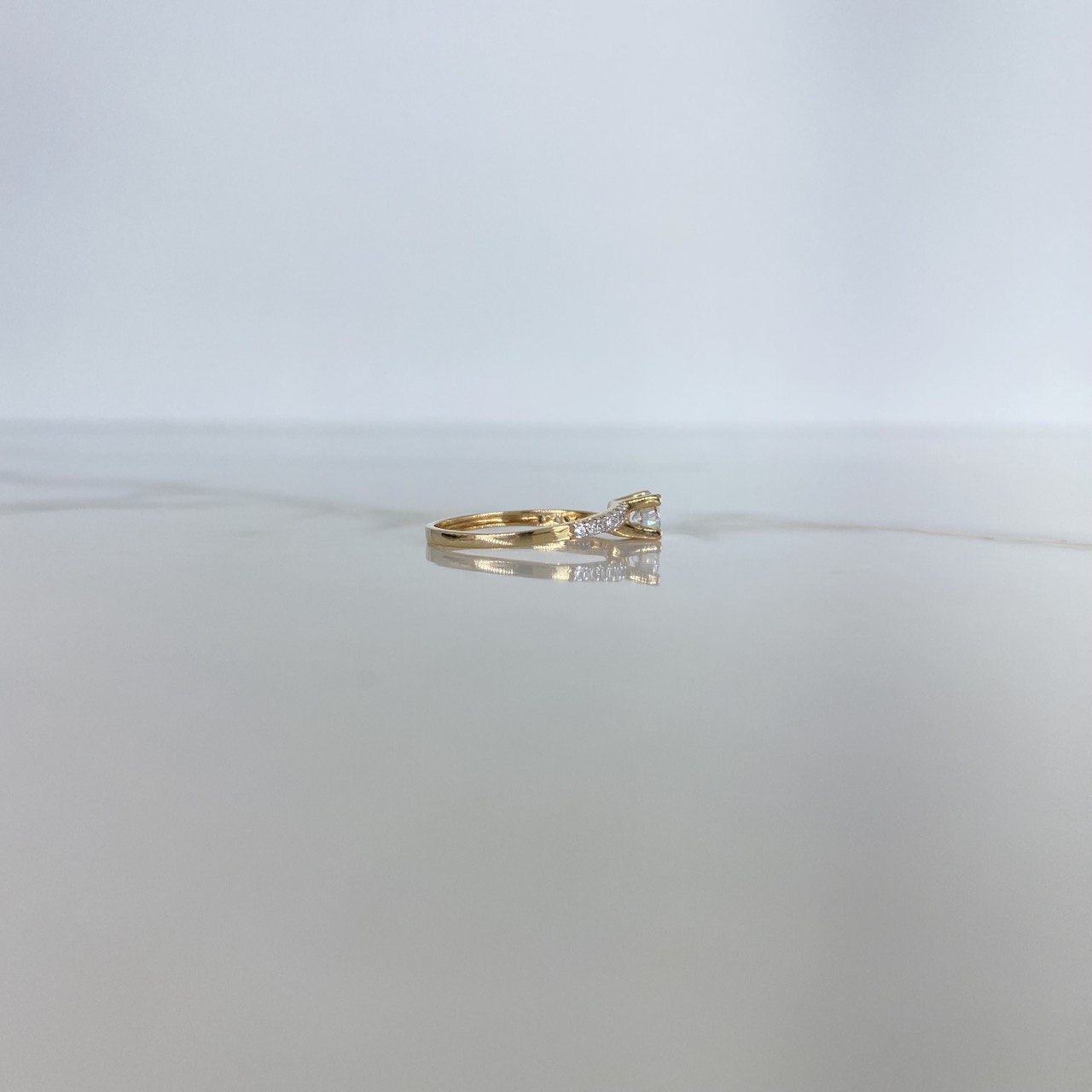 Anillo Linea Invertida 1.6gr / T6 / Solitario Circones Blancos Oro Amarillo &