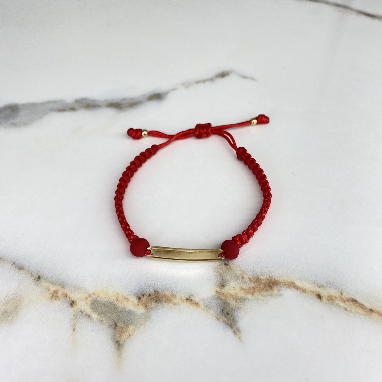 Pulsera Tejida Roja Placa 0.71gr / 3mm Bolas Lisas Oro Amarillo &