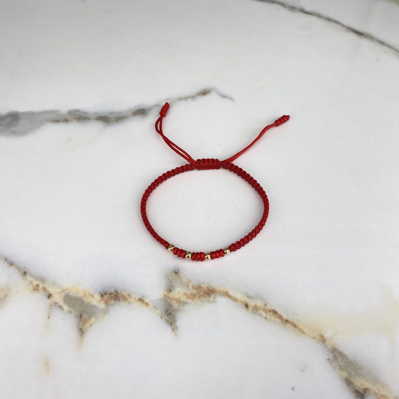 Pulsera Tejido Plano Roja 0.18gr / 3mm Bolas Lisas Oro Amarillo &