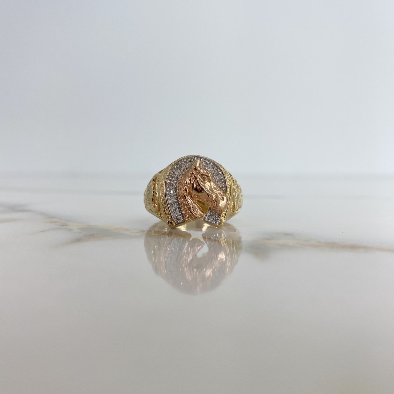 Anillo Herradura Caballo 7.95gr / T10 / Circones Blancos Tres Oros &