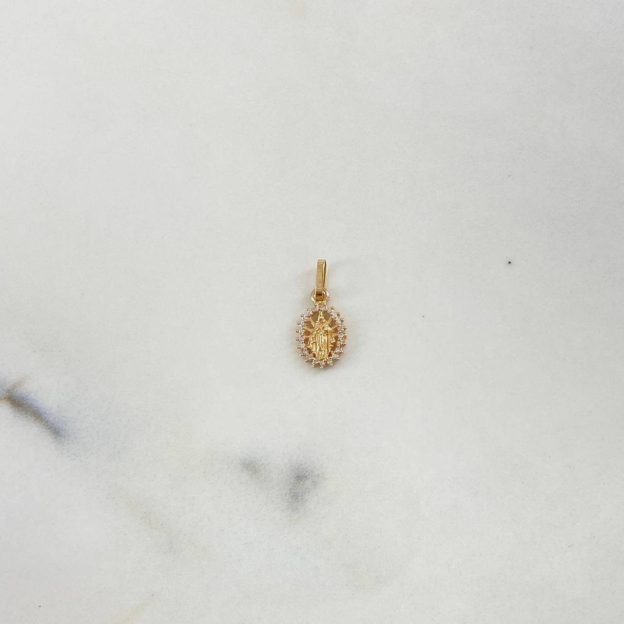 Dije Virgen del Carmen 0.6gr / 1.5cm / Circones Blancos Oro Amarillo