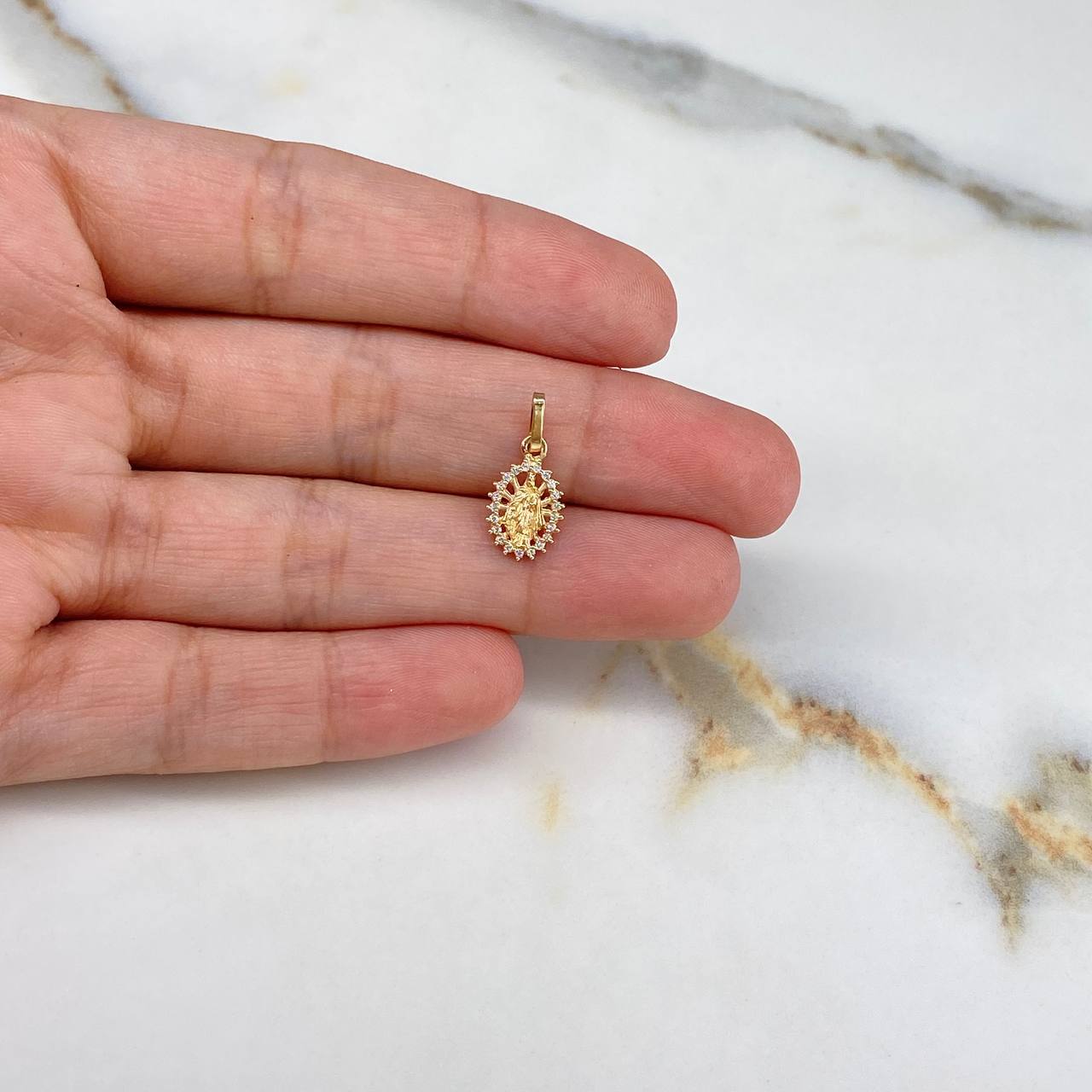 Dije Virgen del Carmen 0.6gr / 1.5cm / Circones Blancos Oro Amarillo