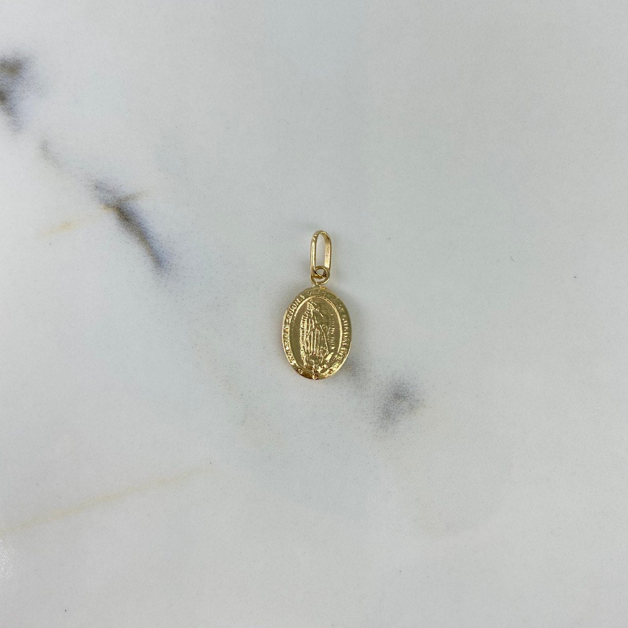 Dije Virgen de Guadalupe 0.55gr / 2cm / Troquelado Oro Amarillo &