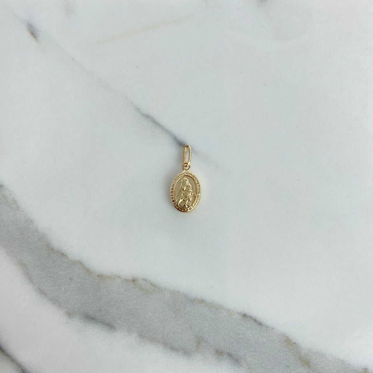 Dije Virgen del Carmen 0.75gr / 2cm / Troquelado Oro Amarillo &