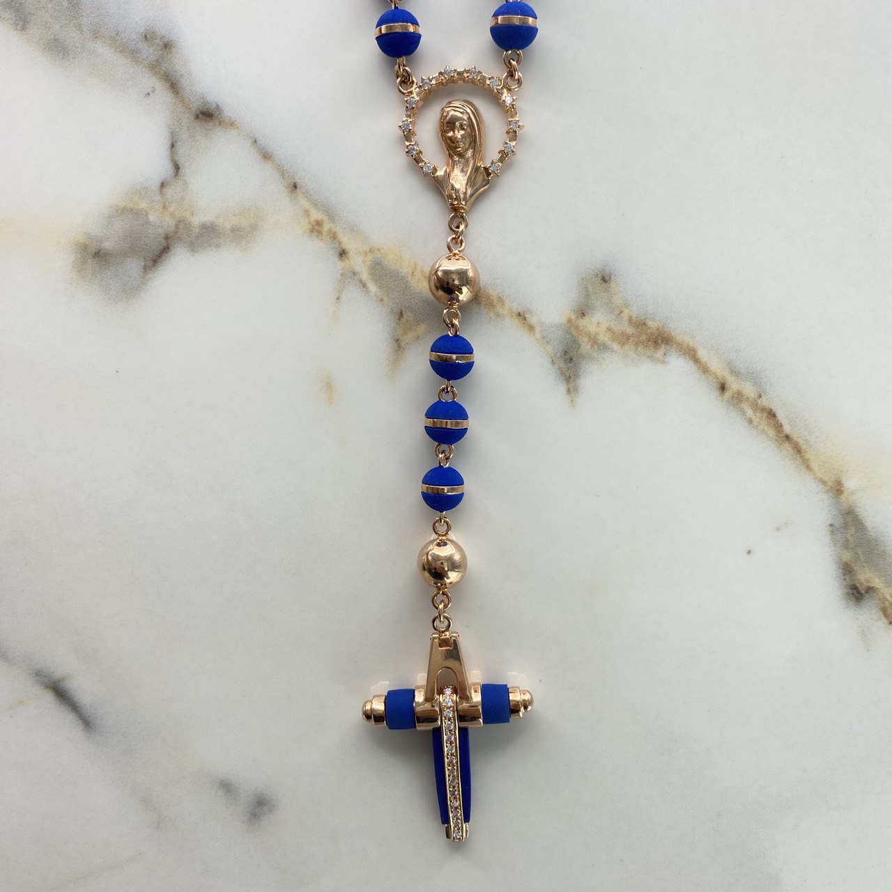 Rosario Virgen María 53.65gr / 70cm / 8mm*9mm Neopreno Azul Circones Blancos Oro Rosa $