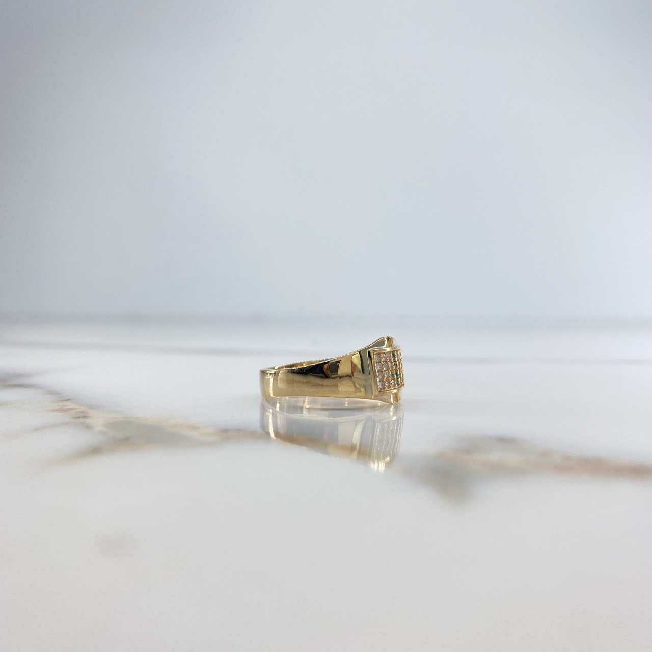 Anillo Placa 3.65gr / T7 1/4 / Circones Verdes Blancos Oro Amarillo $