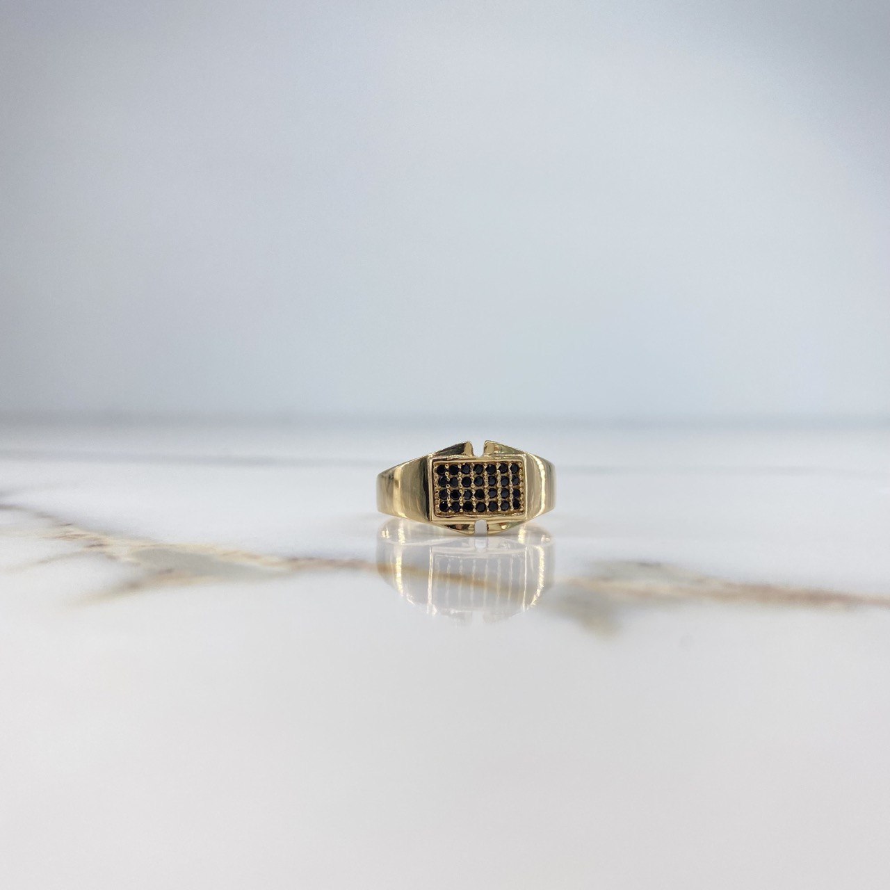 Anillo Placa 3.4gr / T7 1/2 / Circones Negros Oro Amarillo &