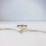 Anillo Solitario Churumbela 1.75gr / T6 1/4 / Circones Blancos Oro Amarillo &
