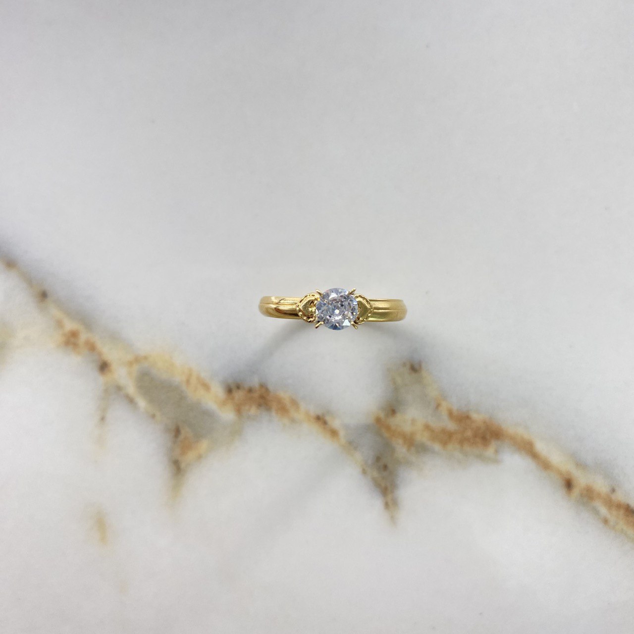 Anillo Solitario  1.2gr / T8 1/2 / Corazones Circon Blanco Oro Amarillo &