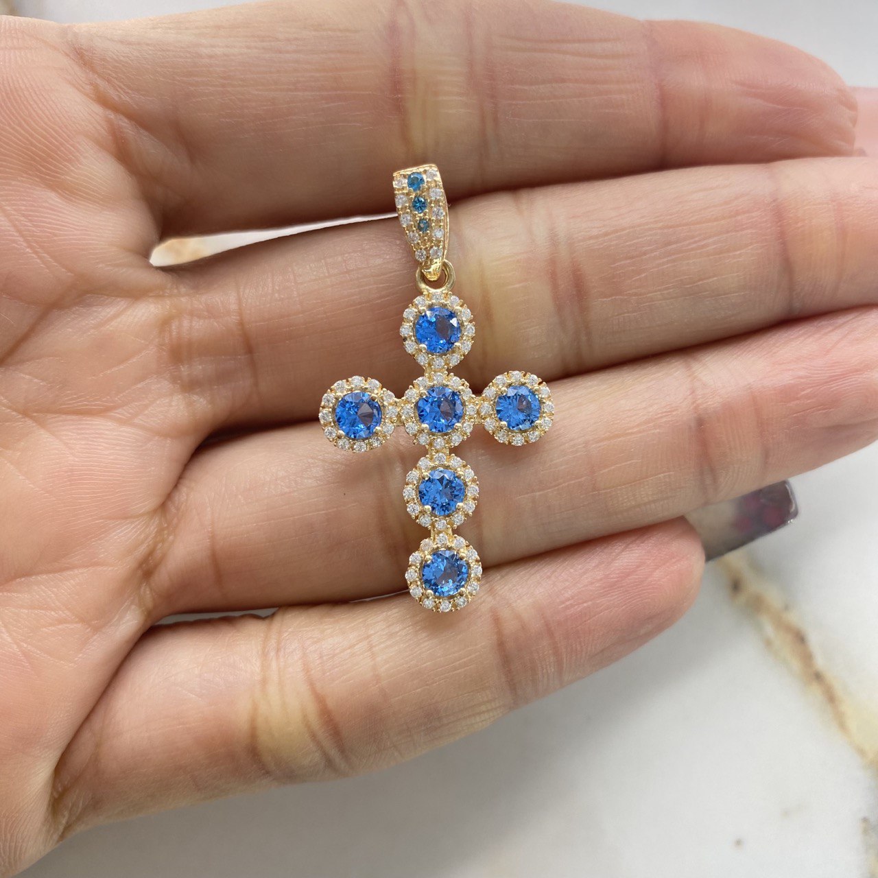 Dije Cruz Tupida 4.15gr / 3.5cm / Circones Blancos Azules Oro Amarillo &