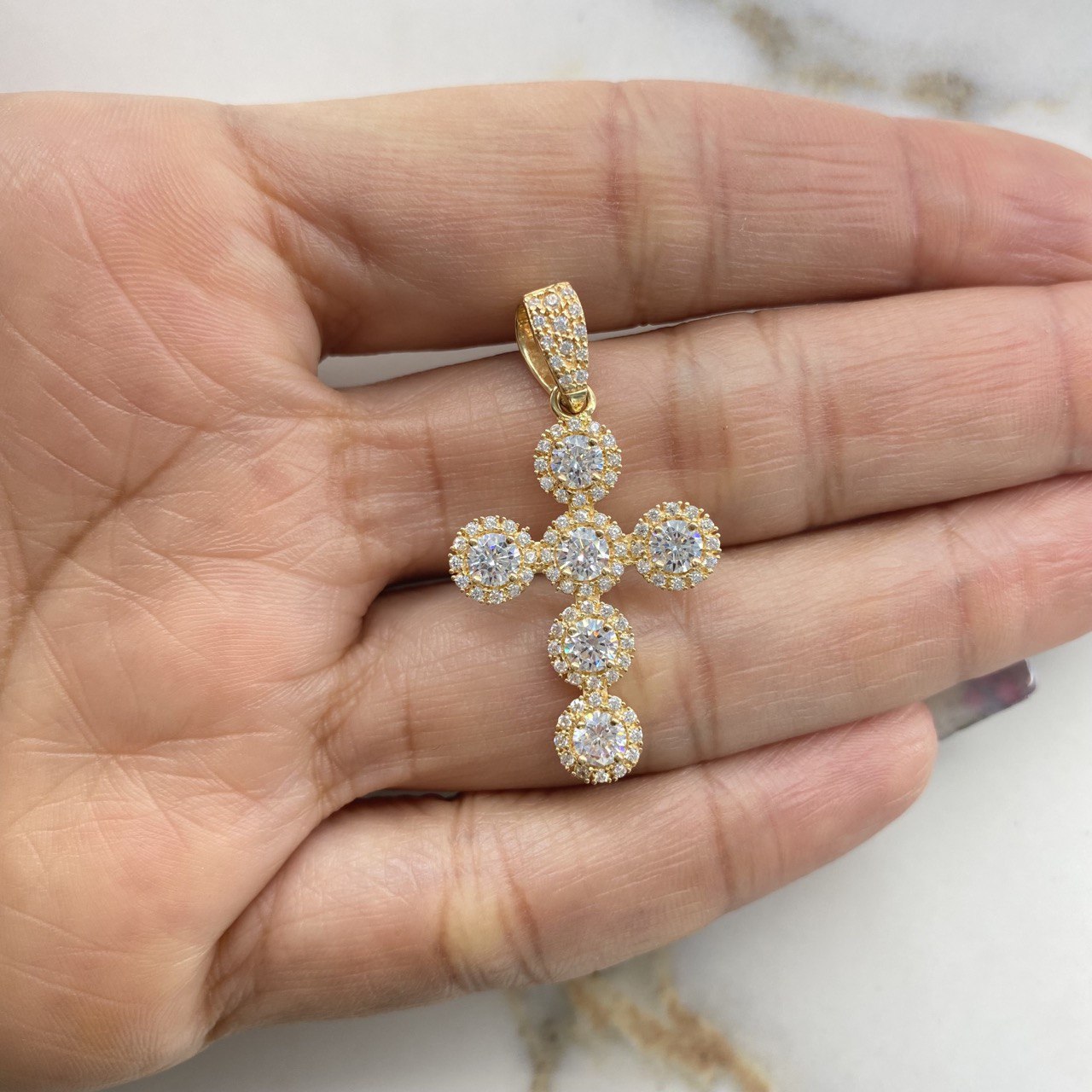 Dije Cruz Tupida 4.5gr / 3.5cm / Circones Blancos   Oro Amarillo &