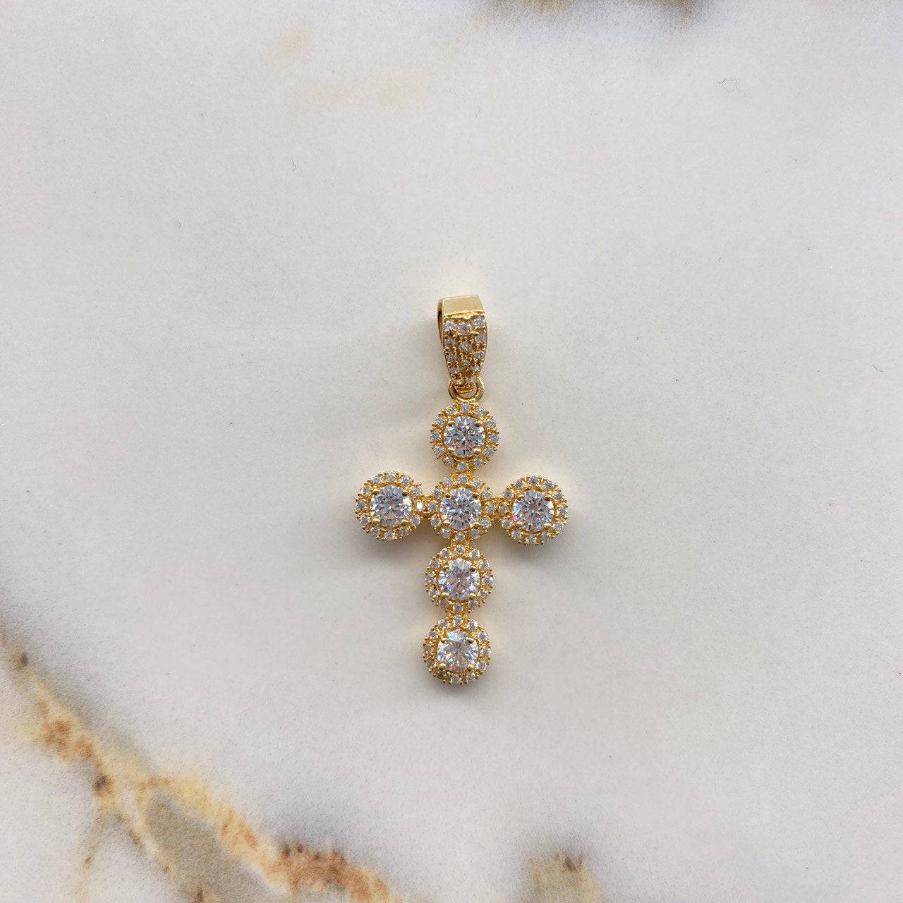 Dije Cruz Tupida 4.5gr / 3.5cm / Circones Blancos   Oro Amarillo &