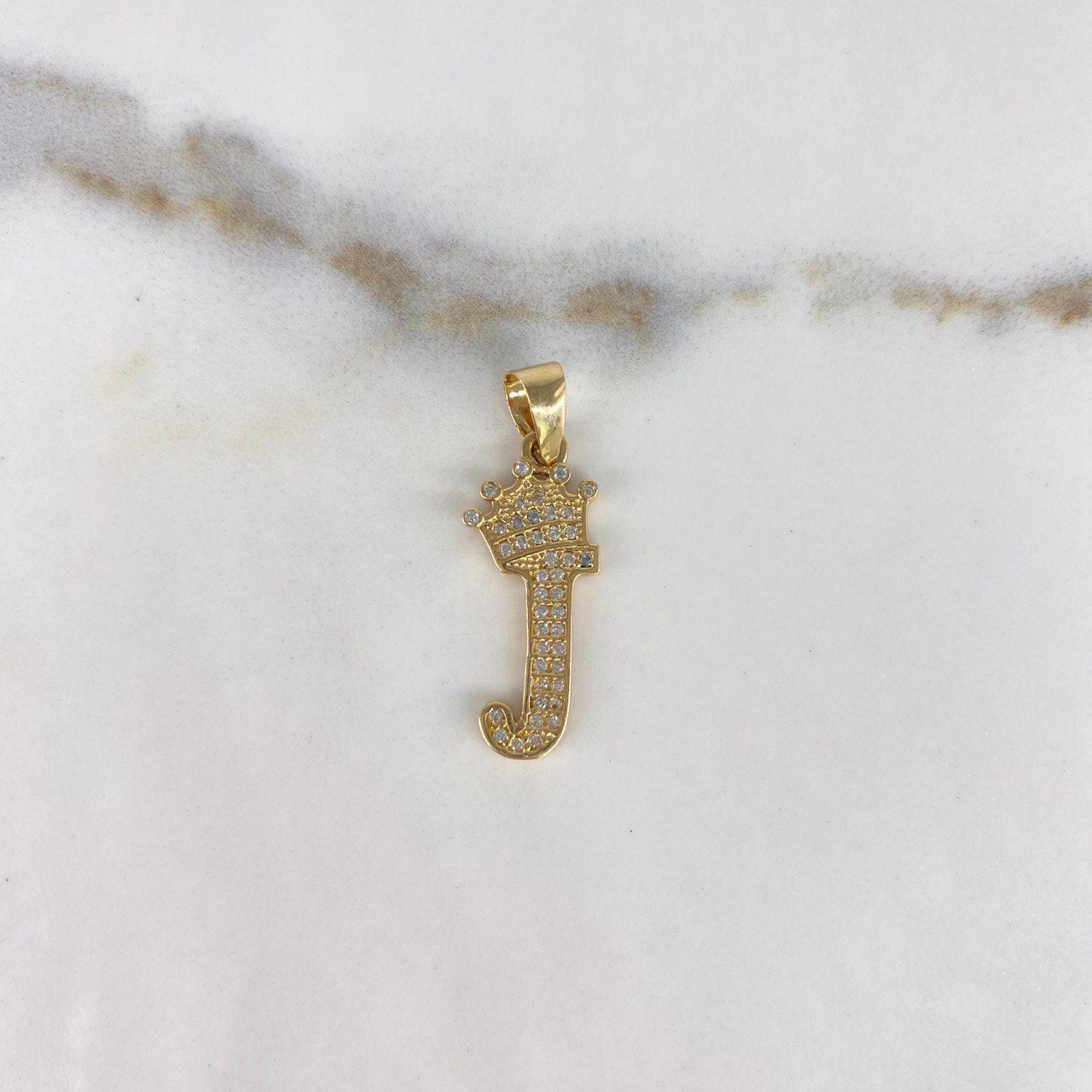 Dije Letra J 1.8gr / 3.7cm / Circones Blancos   Oro Amarillo &