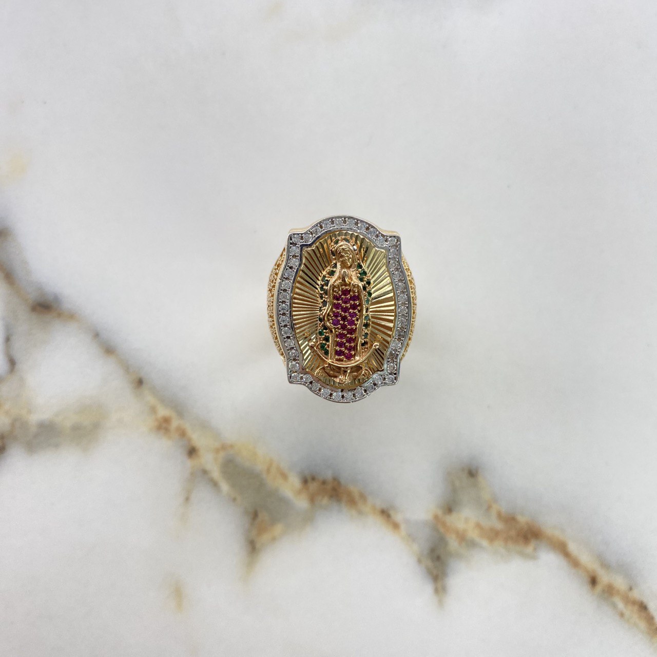 Anillo Virgen de Guadalupe 14.25gr / T9 3/4 / Circones Verdes Blancos Fucsias Tres Oros &