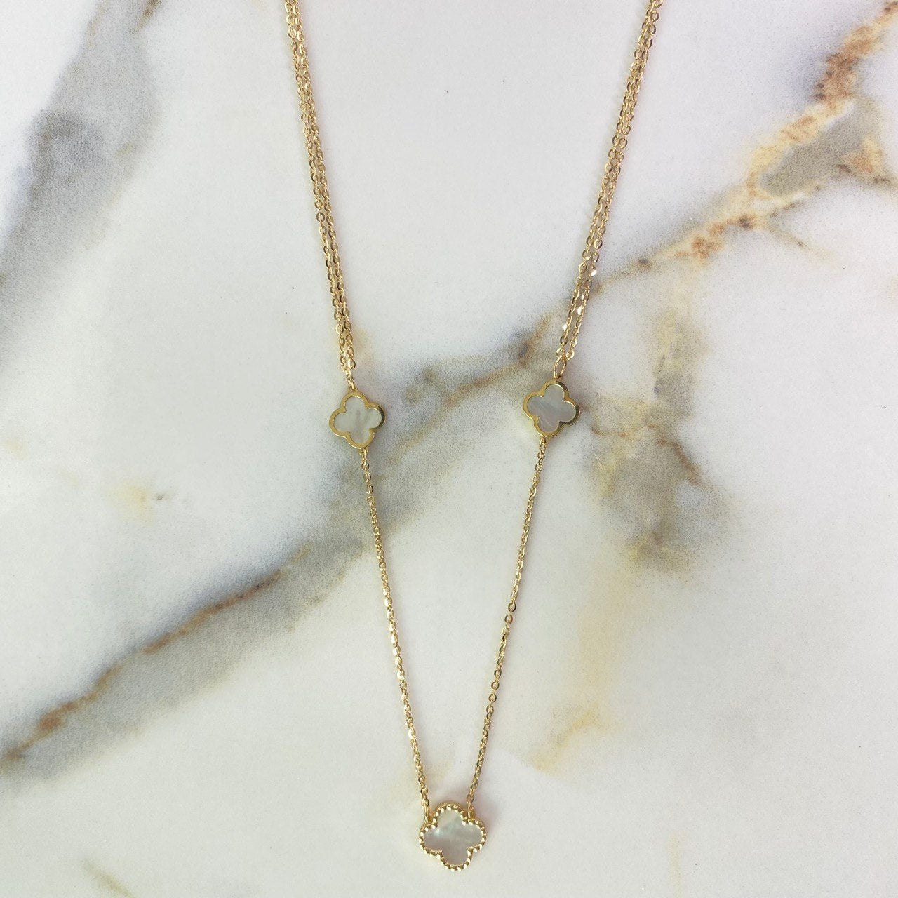 Cadena Aro Seguido Treboles 4.4gr / 45cm / 1.15mm Nacar Blancos Oro Amarillo +4 &