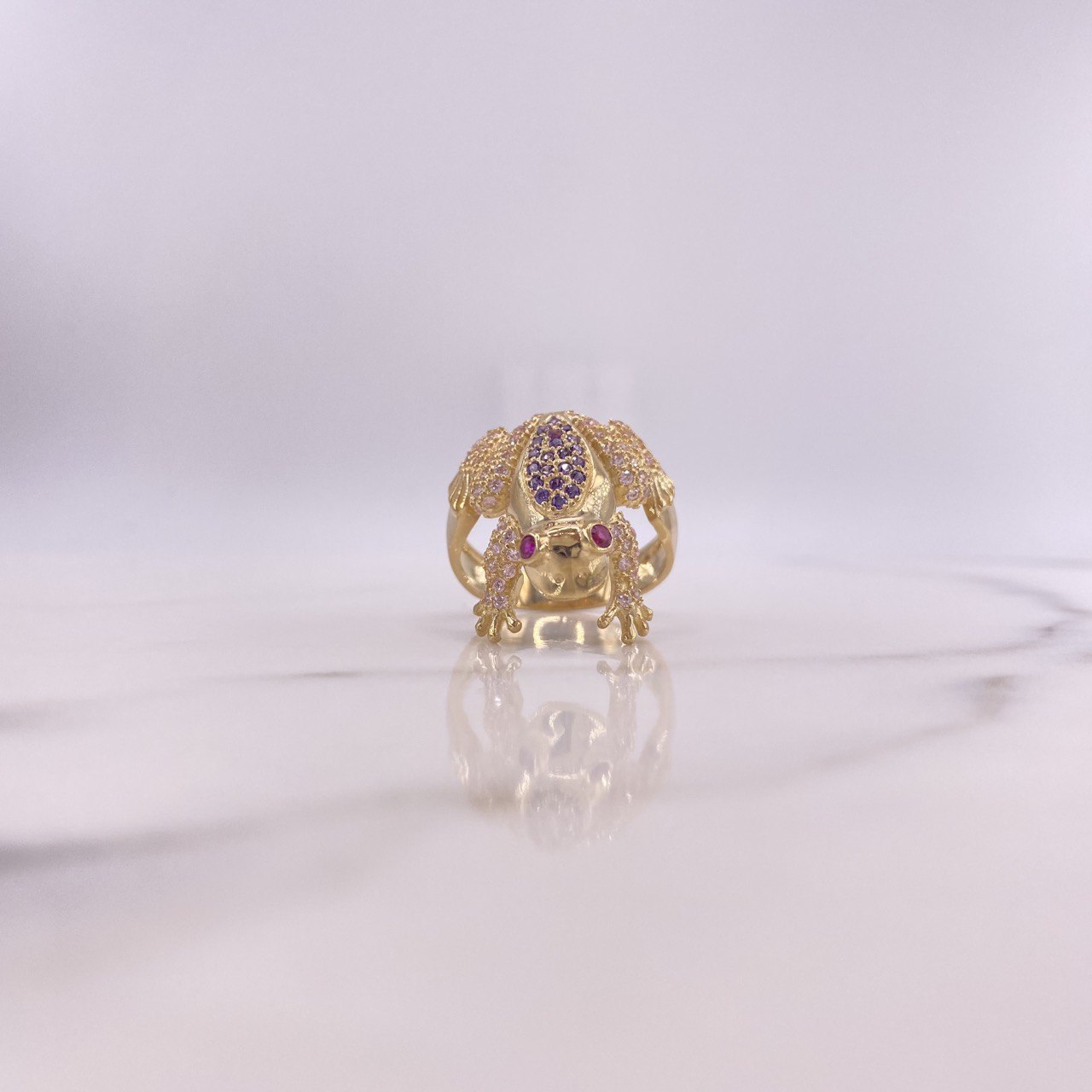 Anillo Rana 7.1gr / T9 / Circones Morados Blancos Fucsias Oro Amarillo $