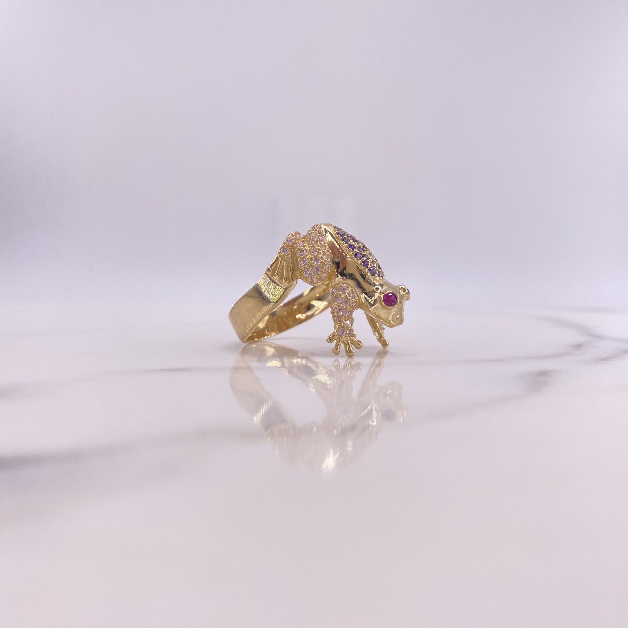 Anillo Rana 7.1gr / T9 / Circones Morados Blancos Fucsias Oro Amarillo $