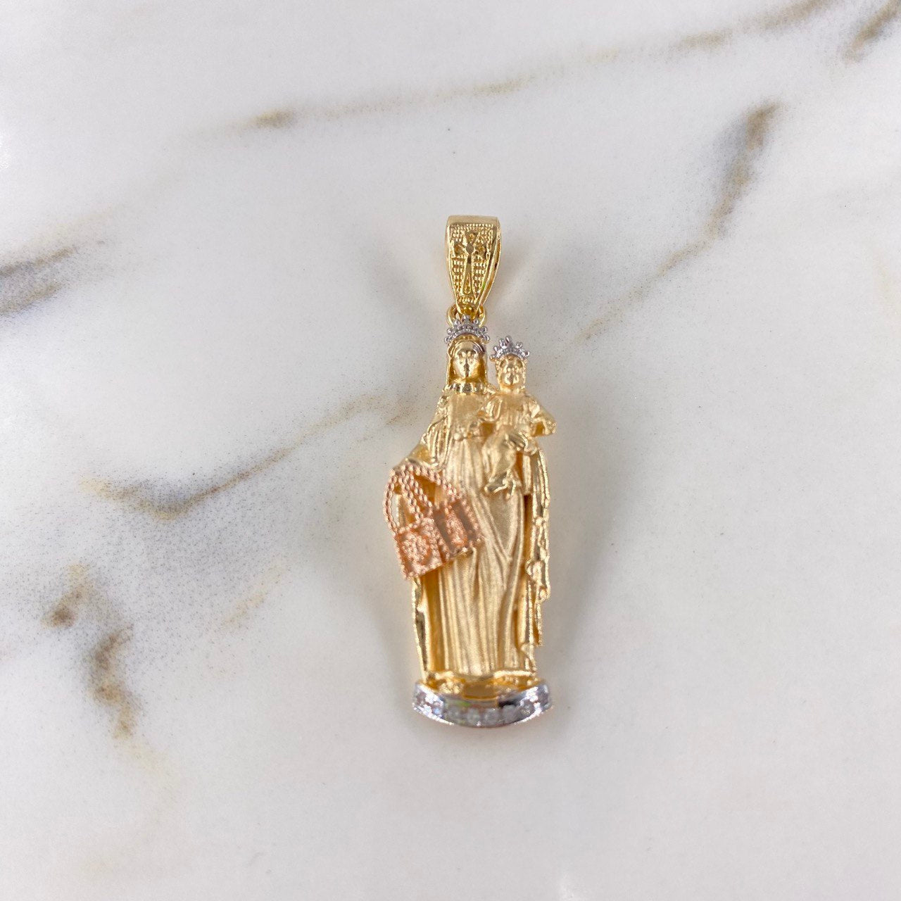 Dije Virgen del Carmen 6.15gr / 4.2cm / Circones Blancos Tres Oros $