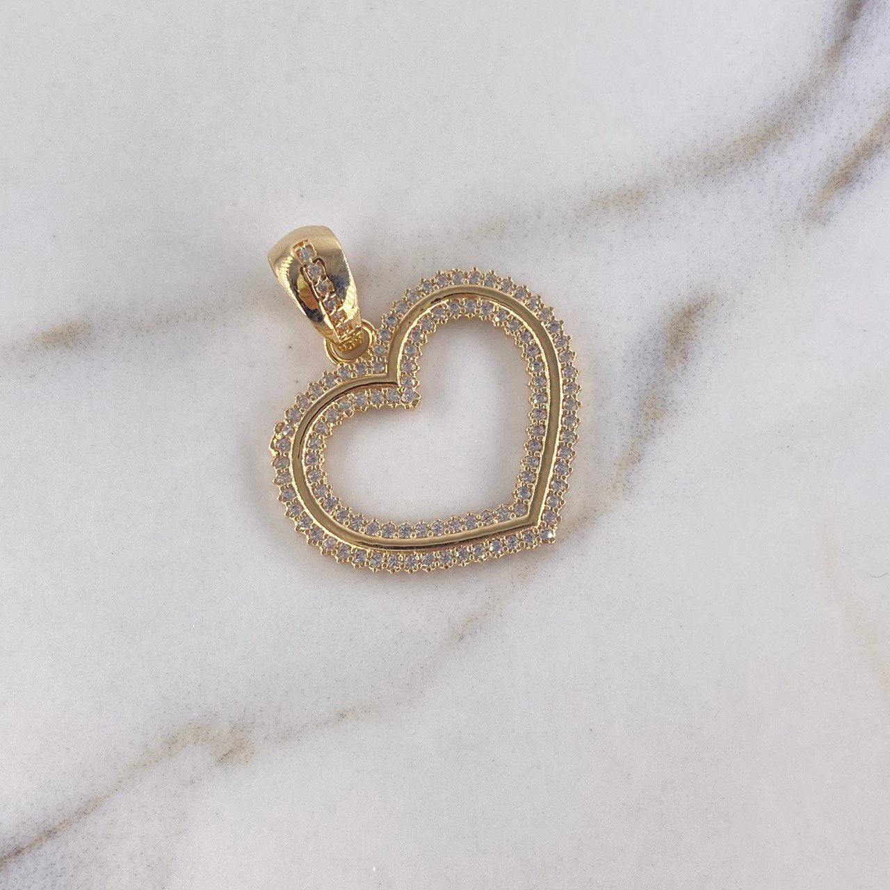 Dije Corazon 3.65gr / 3.3cm / Circones Blancos Oro Amarillo $