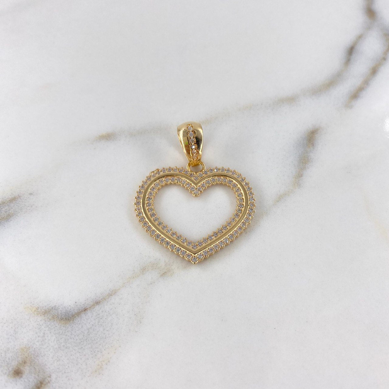 Dije Corazon 3.65gr / 3.3cm / Circones Blancos Oro Amarillo $